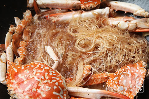 家常螃蟹粉丝煲(图7)