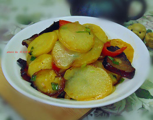烟熏腊肉炒土豆片(图3)